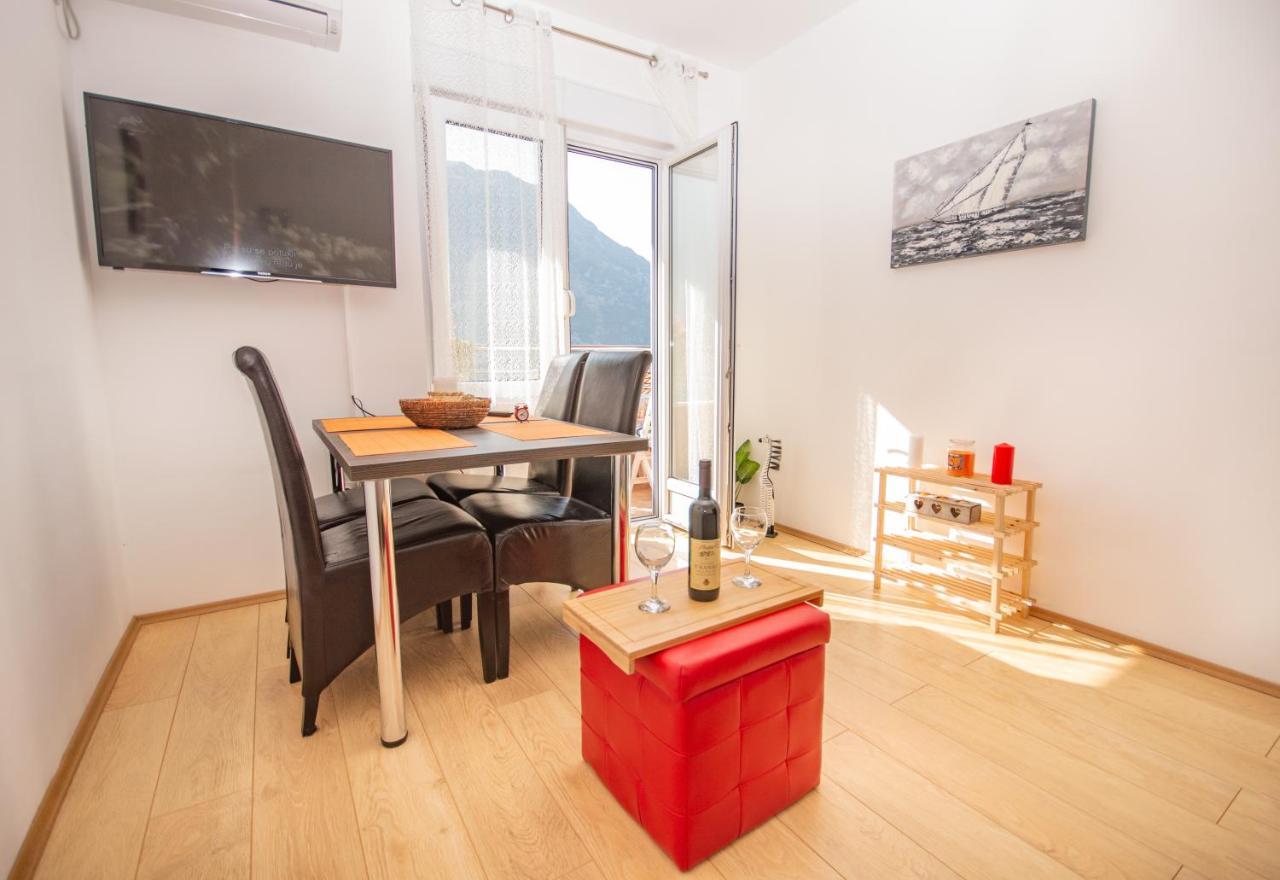 Apartmani Mrsic Risan Eksteriør billede