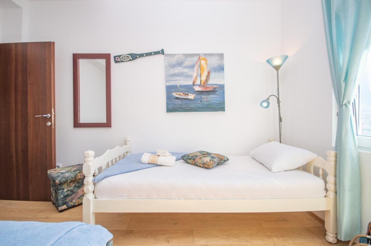 Apartmani Mrsic Risan Eksteriør billede