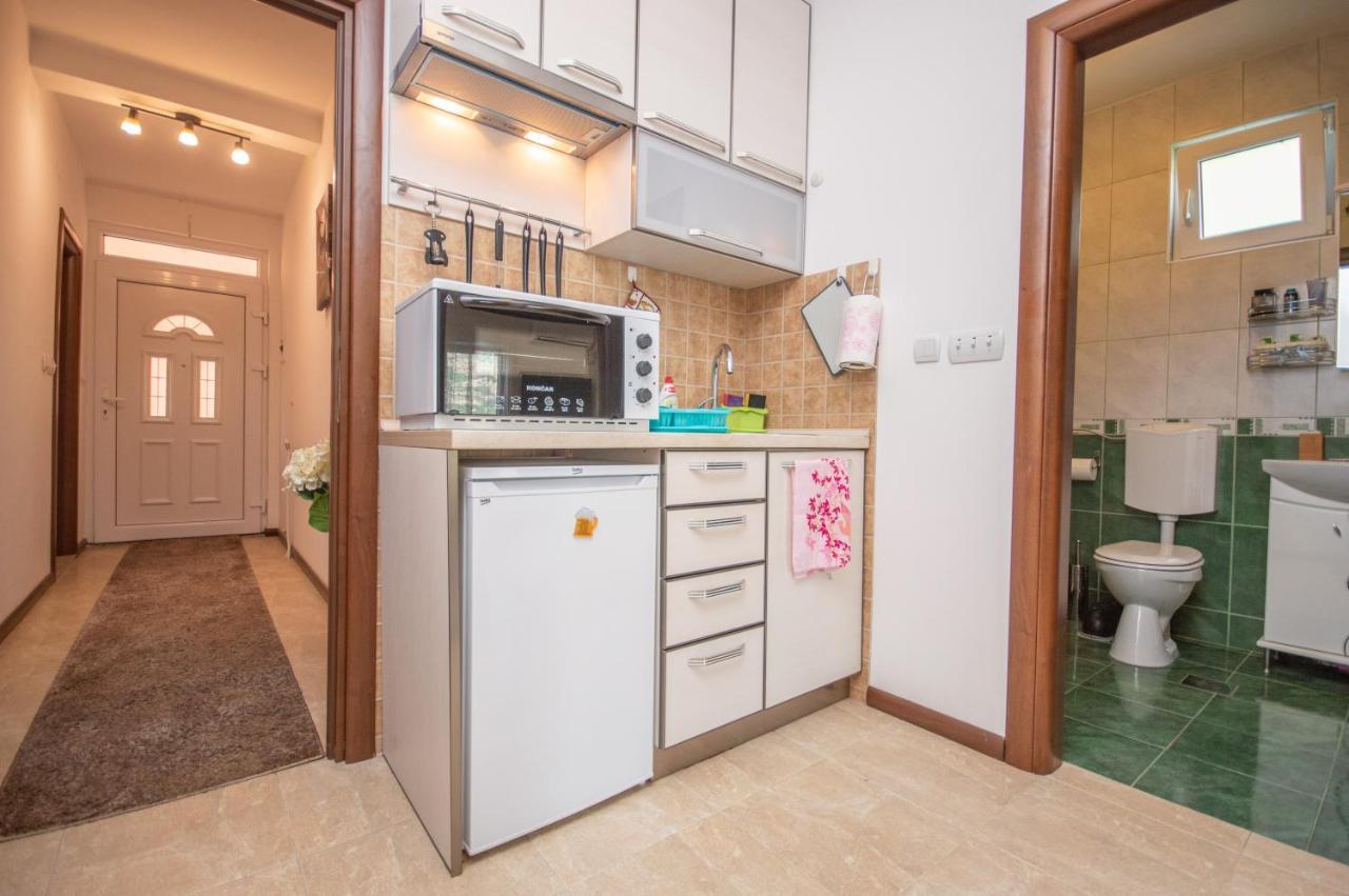 Apartmani Mrsic Risan Eksteriør billede